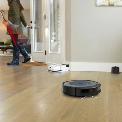 Robot aspirator iRobot Roomba i3 Reconditionare
